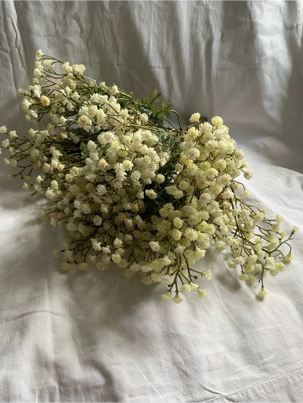NWT A Bundle of 8,11 in. Ashland Cream Gypsophila Stem Bundle with Green Foliage